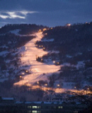 PALENICA Gipfel mit einer Sesselseilbahn und drei Skiliften